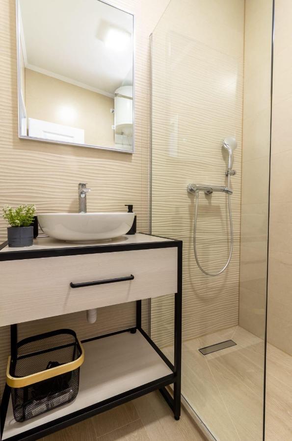 Ankica & Anamarija Apartments เนอุม ภายนอก รูปภาพ